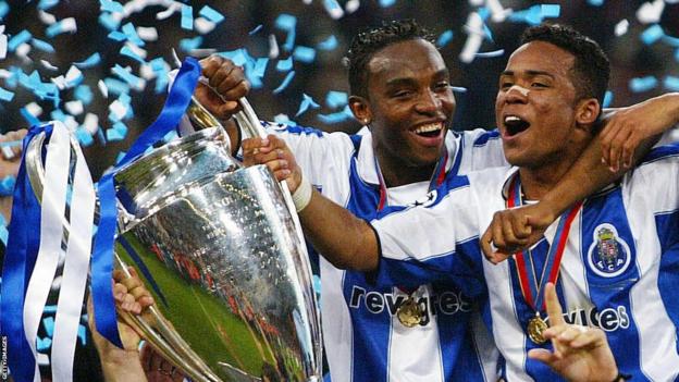 Benni McCarthy (left) celebrates with the Uefa Champions League trophy